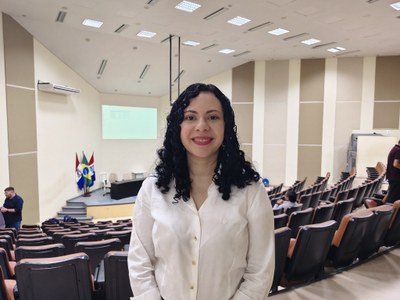 Profa. Aline Cavalcanti de Queiroz em sua diplomação na ABC (Foto: Ana Paula O. Silva)