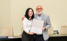 Diplomação ABC: Profa. Aline Queiroz e Prof. Anderson Gomes (Foto: Renner Boldrino/ABC)